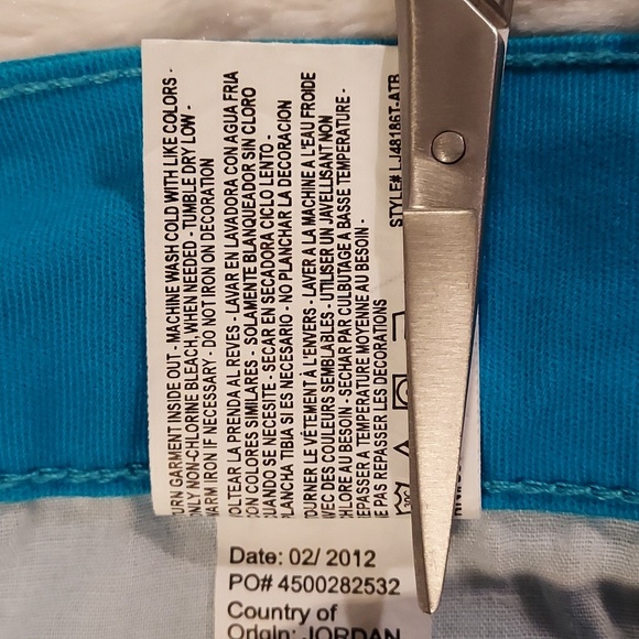 L.E.I. Ashley Lowrise Capri - Picture 10 of 11